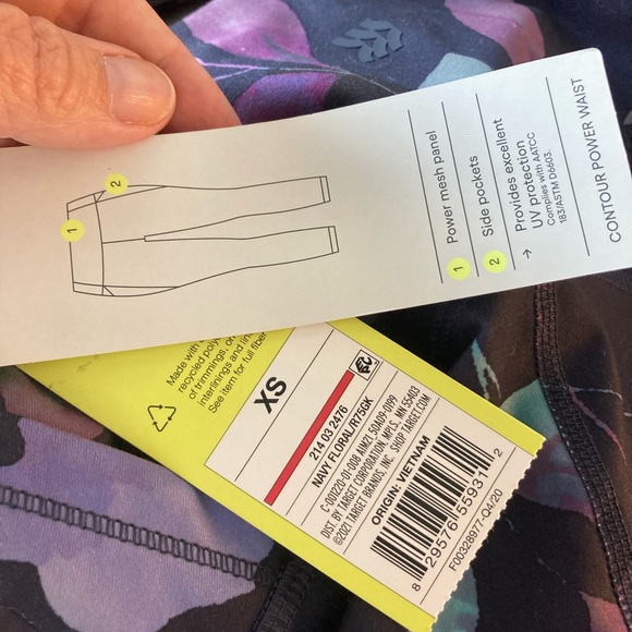 NWT All in Motion Floral XS Leggings Active Wear Gym Abstract Loungewear - Picture 4 of 9